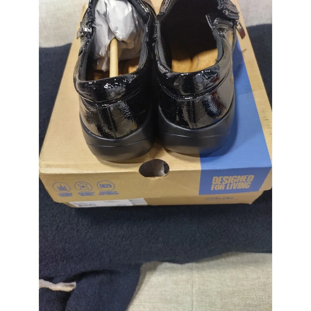 Clarks Collection Kaetlyn Mila Black Crinkle Patent Loafers Shoes 9.5 M New